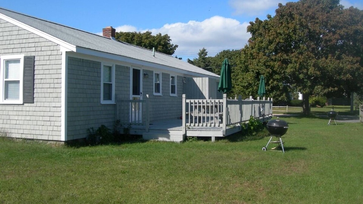 Falmouth House | Location, Location, Location, Steps to Surf Drive Beach, sleeps 5, deck, yard