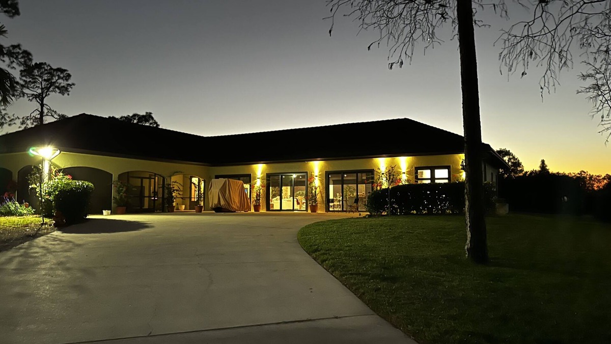 Naples House | LOCATION , LOCATION, LOCATION ! LUXURY OAKES ESTATES HOME FOR SEASONAL RENTAL