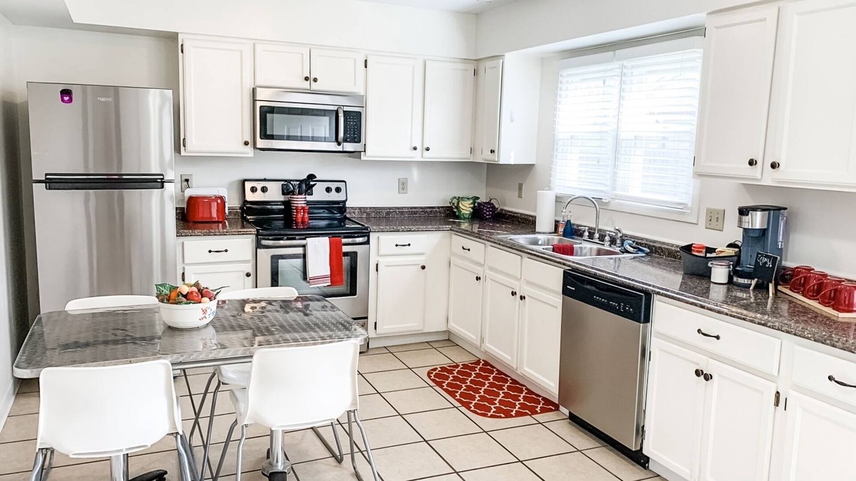 Oxford House | Location, location, location! In Oxford's Mile Square! 4 Bed/2 Bath Townhouse