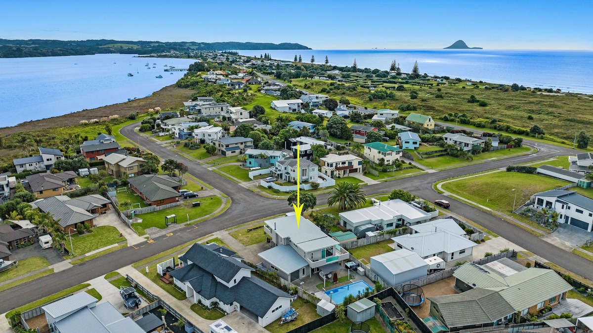 Ohope House | Location Location Location This ticks all boxes Sun, surf plus landscapped pool!
