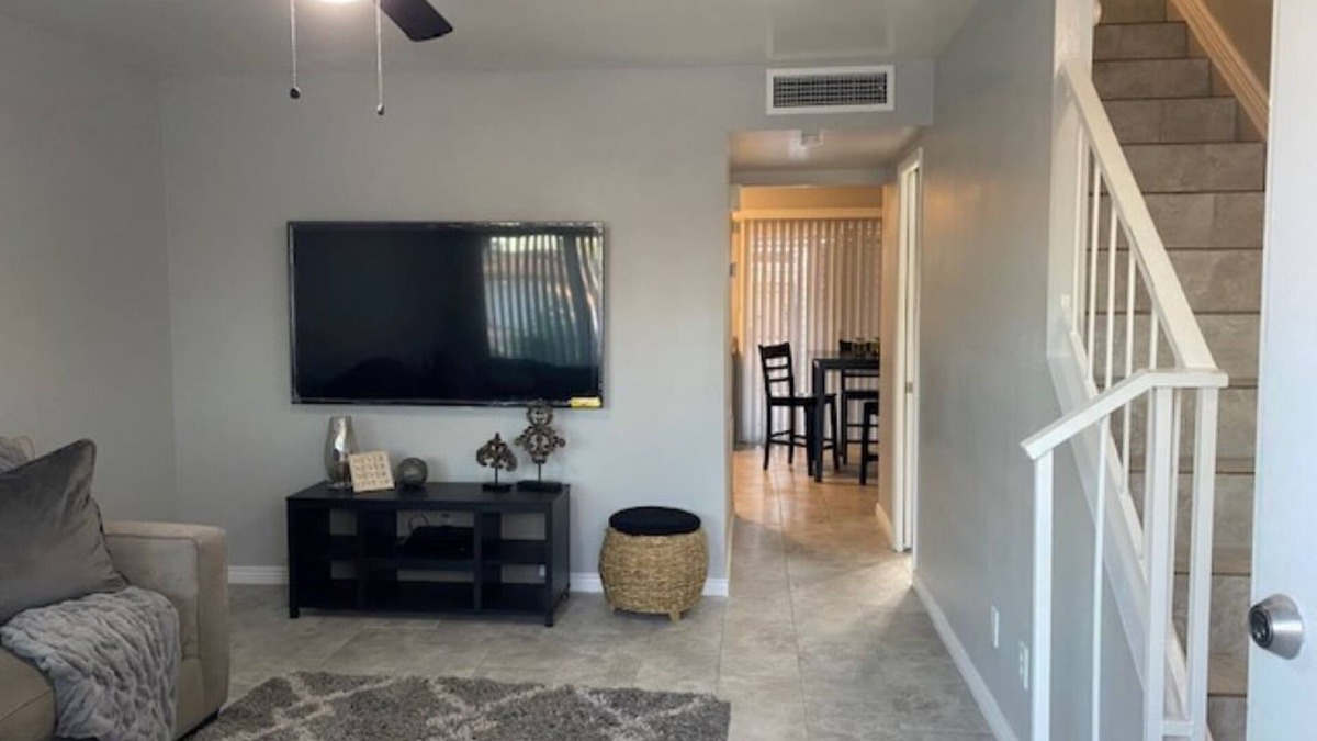 Tempe House | Location! Location! Quiet Modern Townhouse with All Attractions-Events Close By