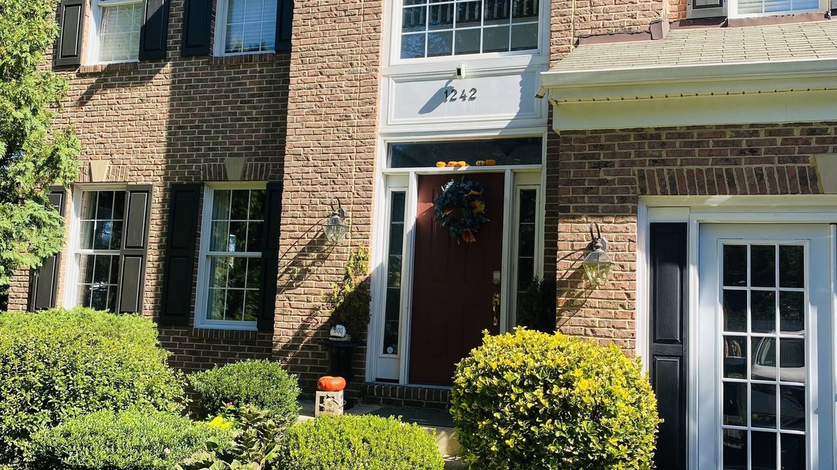 Belle Haven House | Location Location, spacious 5Br 4 bath house in oldtown w/hot tub & firepit.