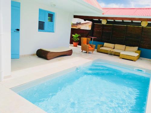 Le Carbet House | Location Maison Bleue avec piscine privative au Carbet Martinique