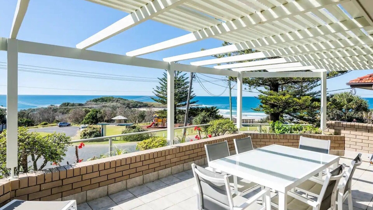 Yamba Apartment | Location+ Ocean & headland views. Wifi, gifts, linen, 3 bed, 2 bath & parking!
