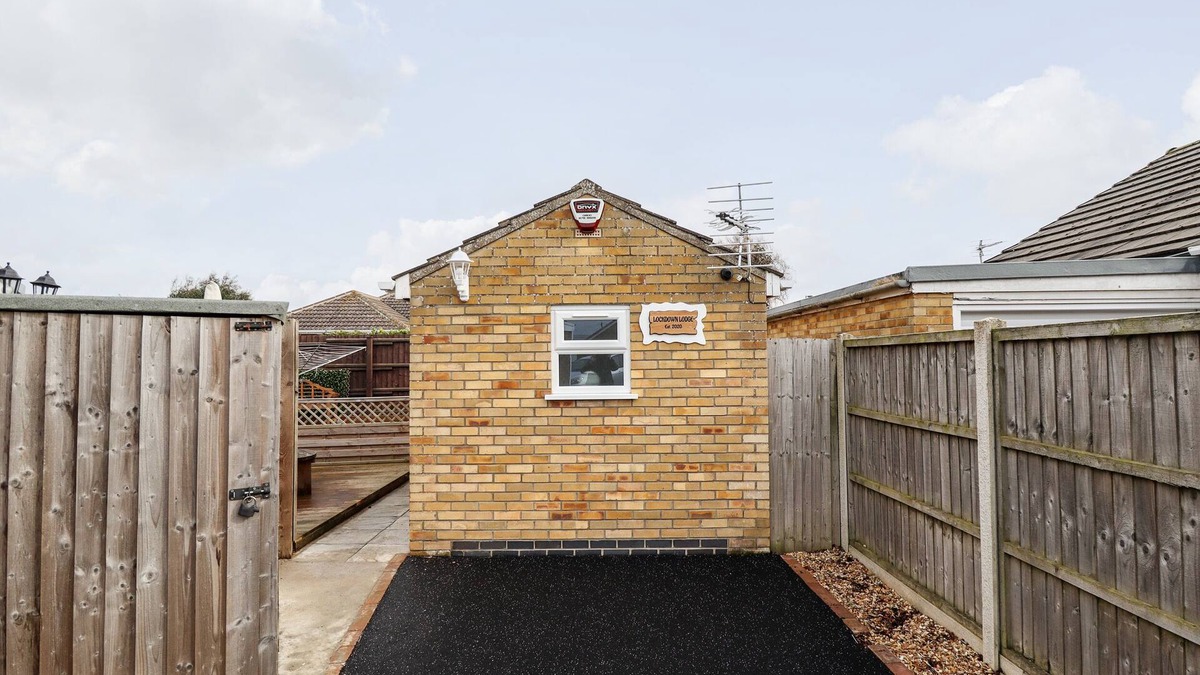 Mablethorpe and Sutton Cottage | Lockdown Lodge