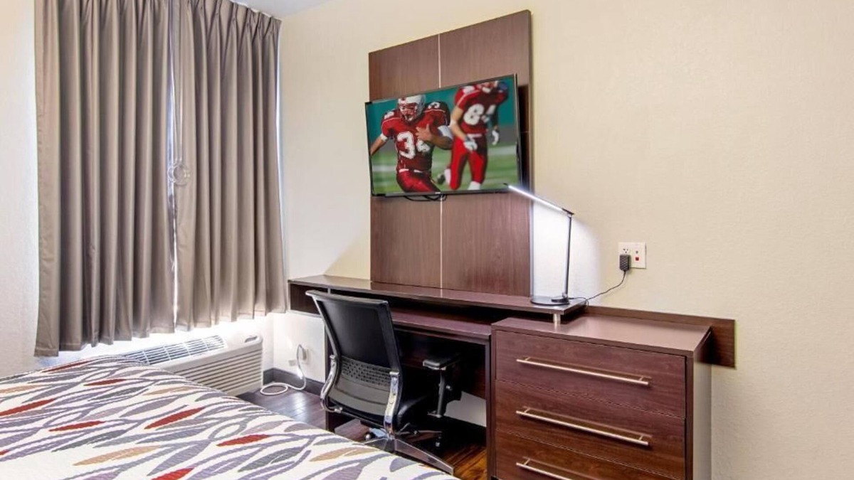 Locust Grove Hotel | Locust Grove Retreat Near Tanger Outlets! Pets Allowed, FREE Parking Onsite!