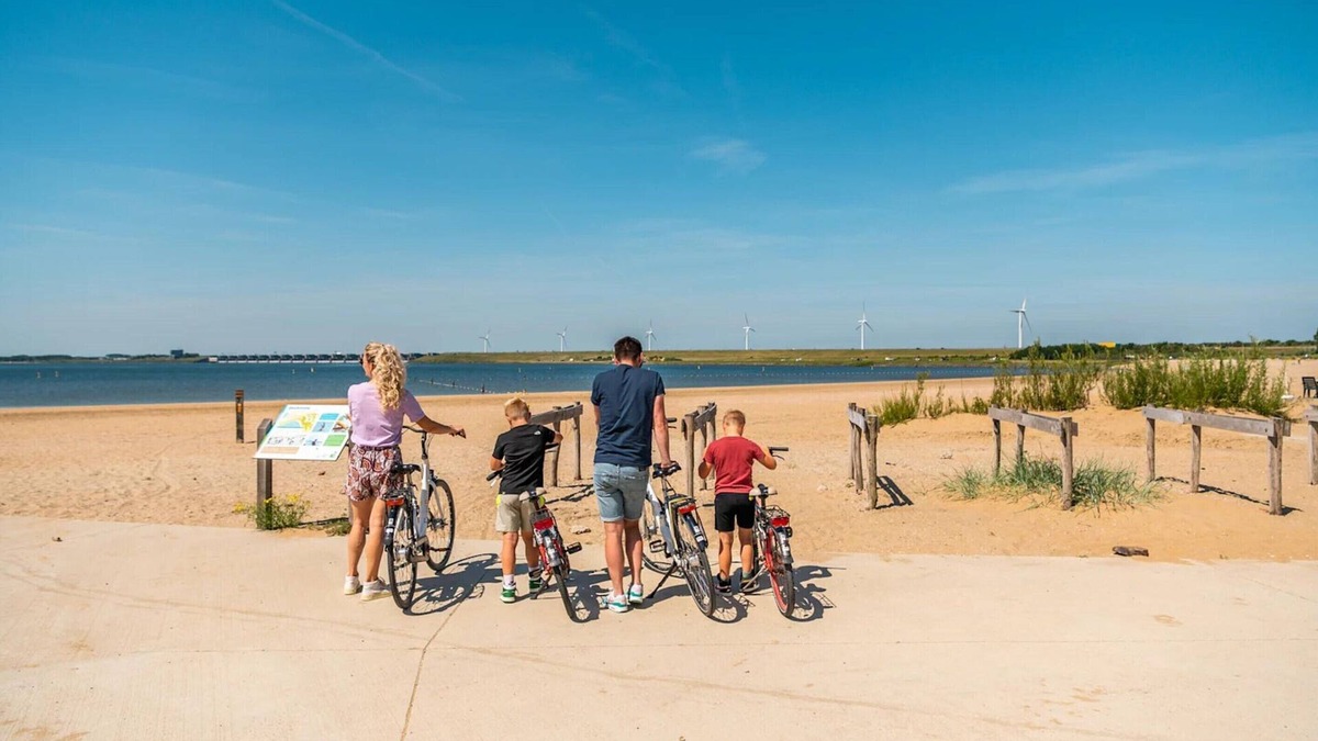 Municipality of Hellevoetsluis Ski Chalet | Lodge 4.5 km From the Seaside Town of Rockanje
