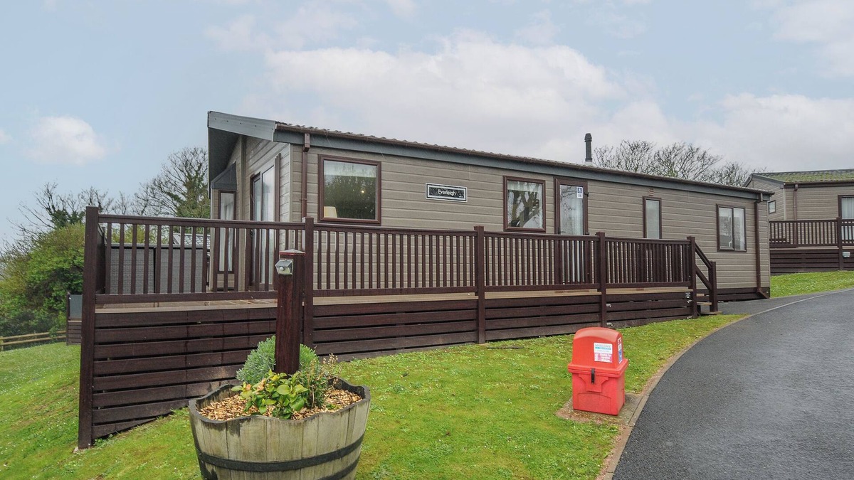 Brixham Cottage | LODGE 58 AT RIVIERA BAY COASTAL RETREAT, family friendly in Brixham