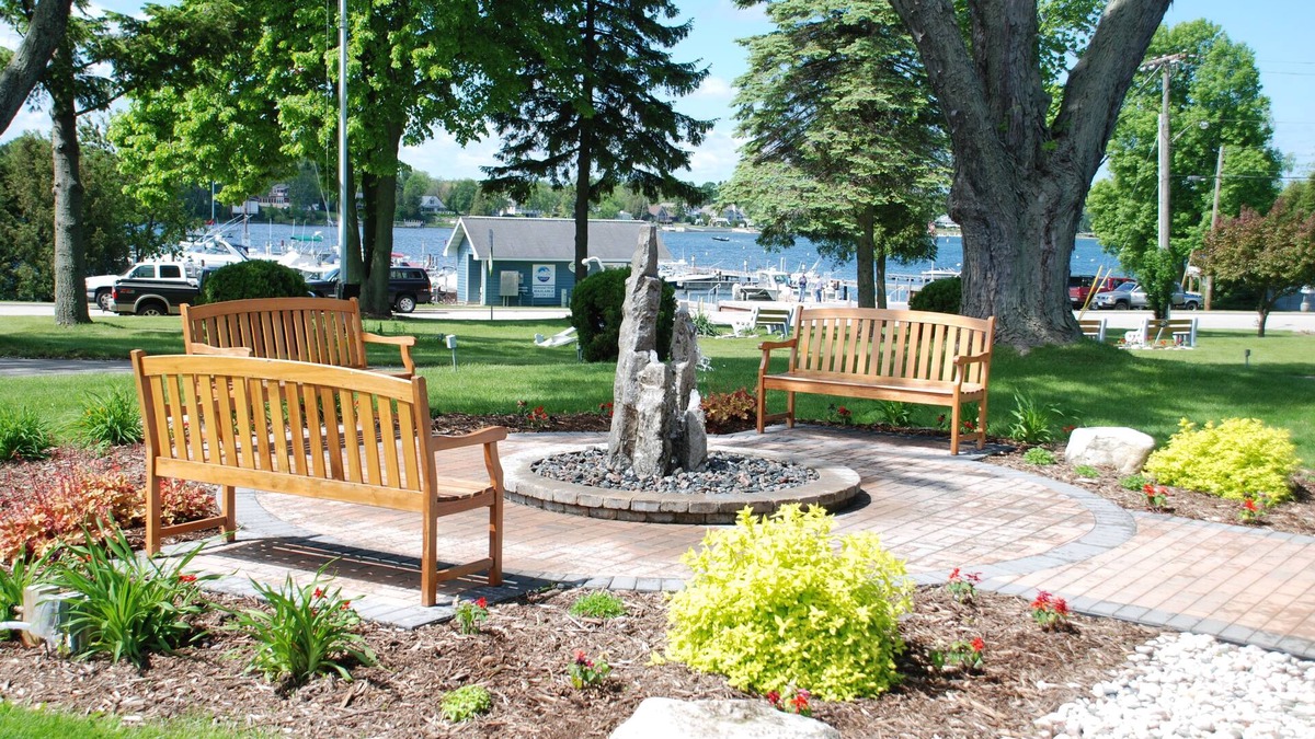 Sturgeon Bay Resort | Lodge at Leathem Smith