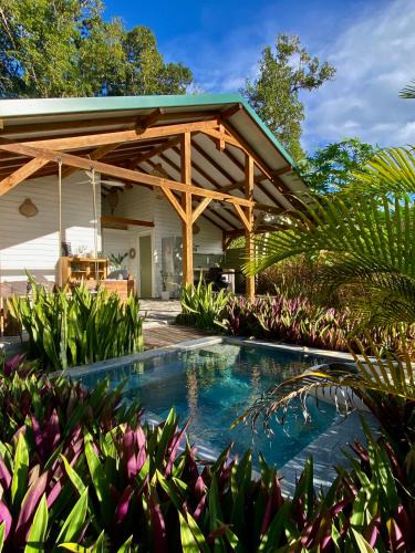 Grand-Bourg House | Lodge Kara