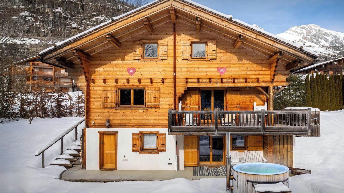 Le Grand-Bornand Ski Chalet | Lodge Le Chevreuil - cosy ski chalet 10p with sauna & pool - OVO Network