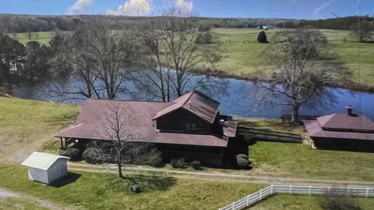 Pine Mountain Cabin | Lodge on the lake inside a family farm 2 or 5 bedroom