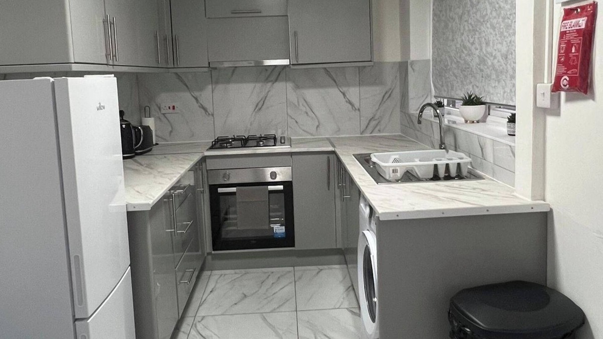 Liverpool City Centre House | Lodge - Sleeps 10 & Free Parking