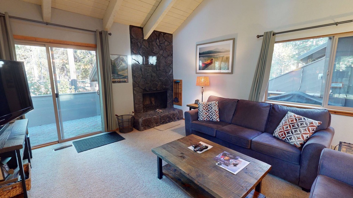 Tennis Village Condo | Lodge-Style Condo with A/C, BBQ & Easy Spa Access