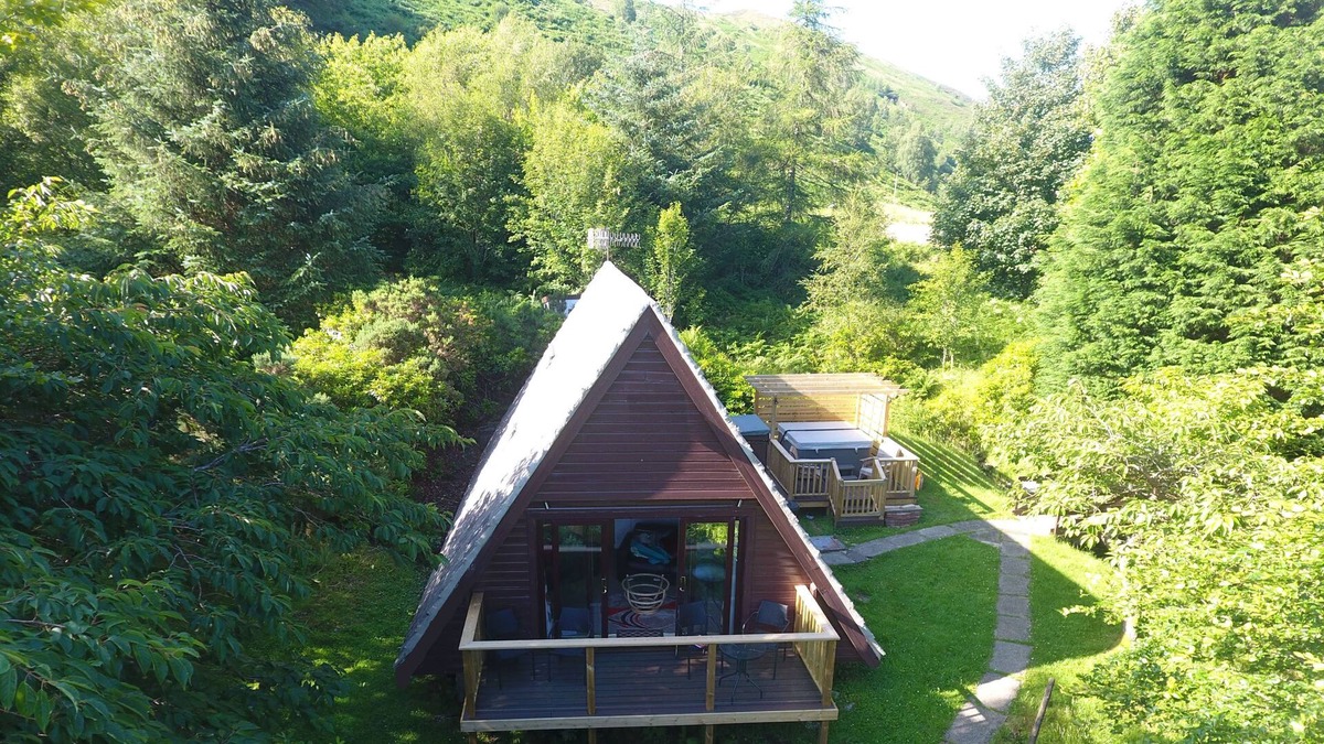 South Laggan Cabin | Lodge with amazing views and hot tub