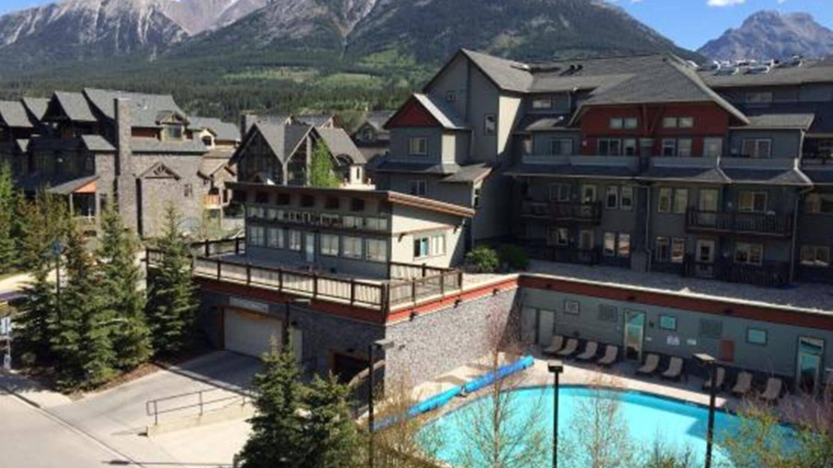 Canmore Resort | Lodges at Canmore – Hot Tub & Heated Swimming Pool, Private Laundry, Kitchen&BBQ