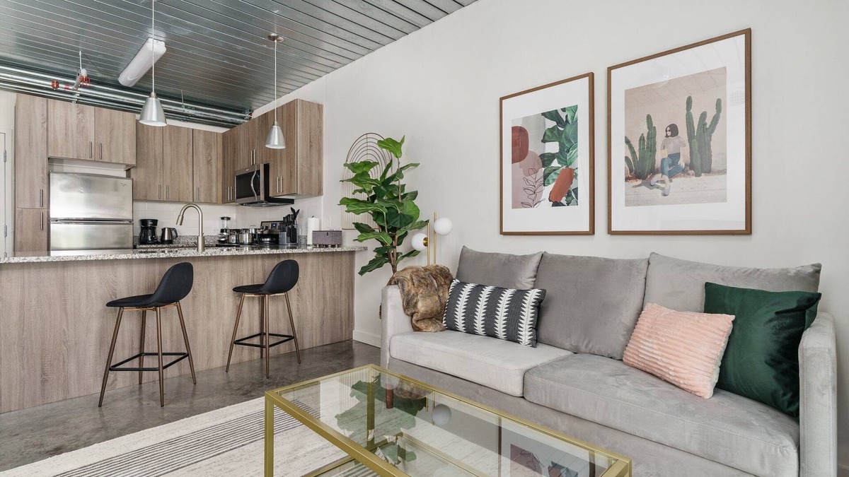 Midtown Apartment | Lodgeur | Suave midcentury modern 1BR | Midtown