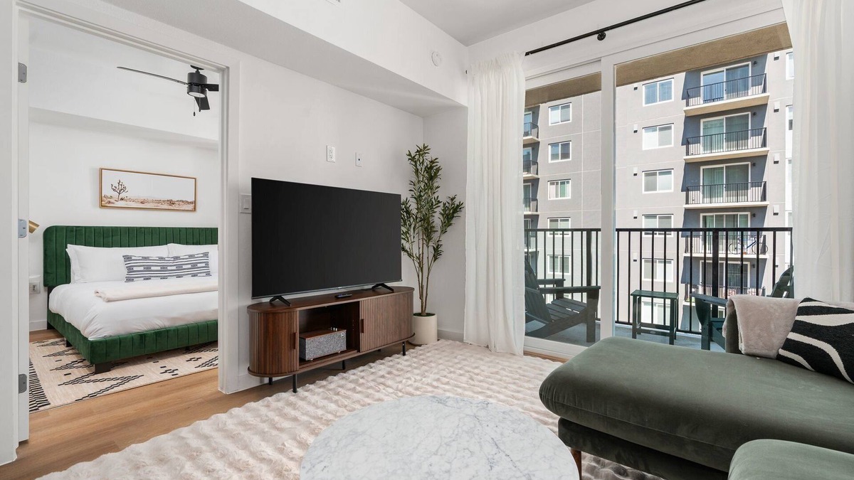 Addicks Apartment | Lodgeur | Sunset-view 1BR | Energy Corridor