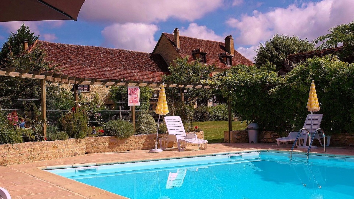 Puybrun House | Lodging complex for 15 people max in Quercy by the Dordogne valley