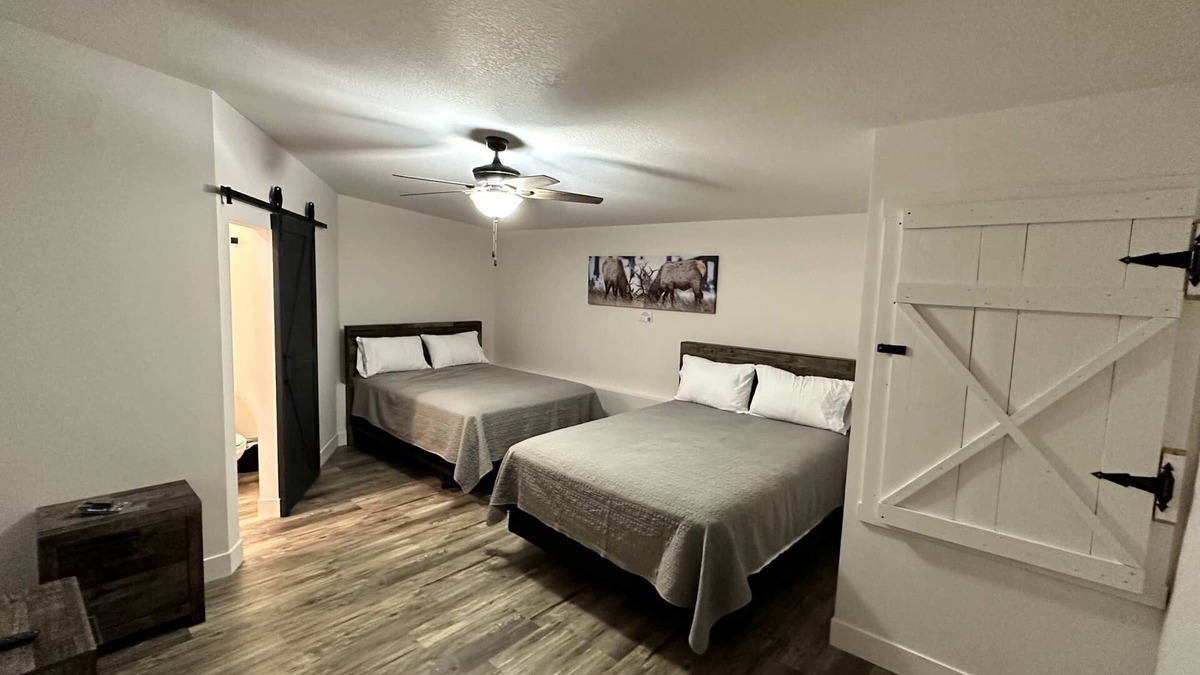 Mound City Apartment | Loess Hills Lodge - Room 8