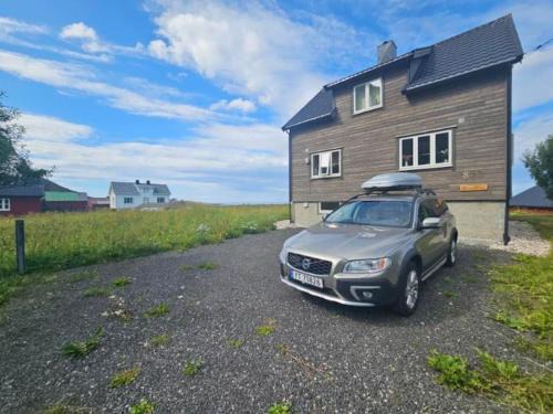 Vestvagøy House | Lofoten midnight sun spot house on the beach