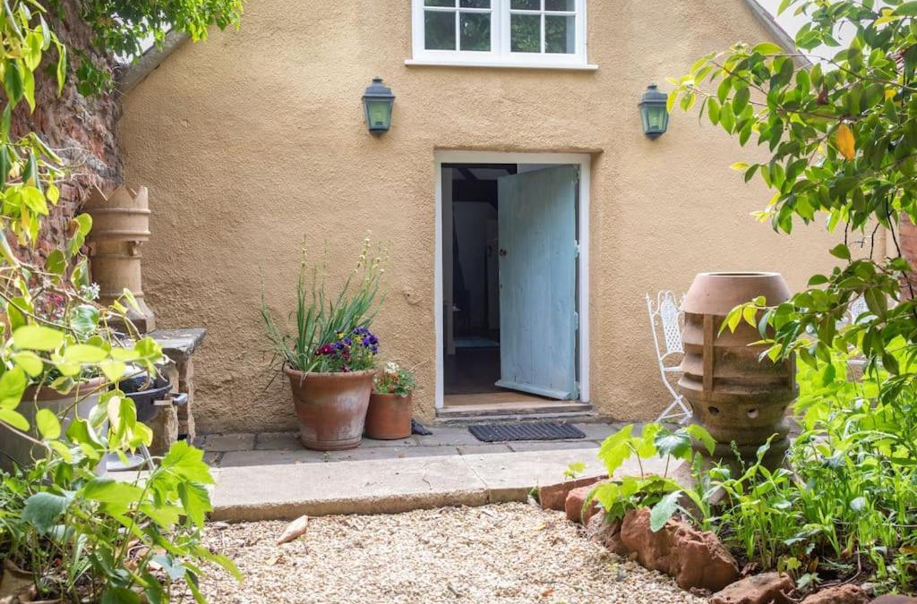 Belluton Apartment | Loft Apartment nr Bath & Bristol with hot tub