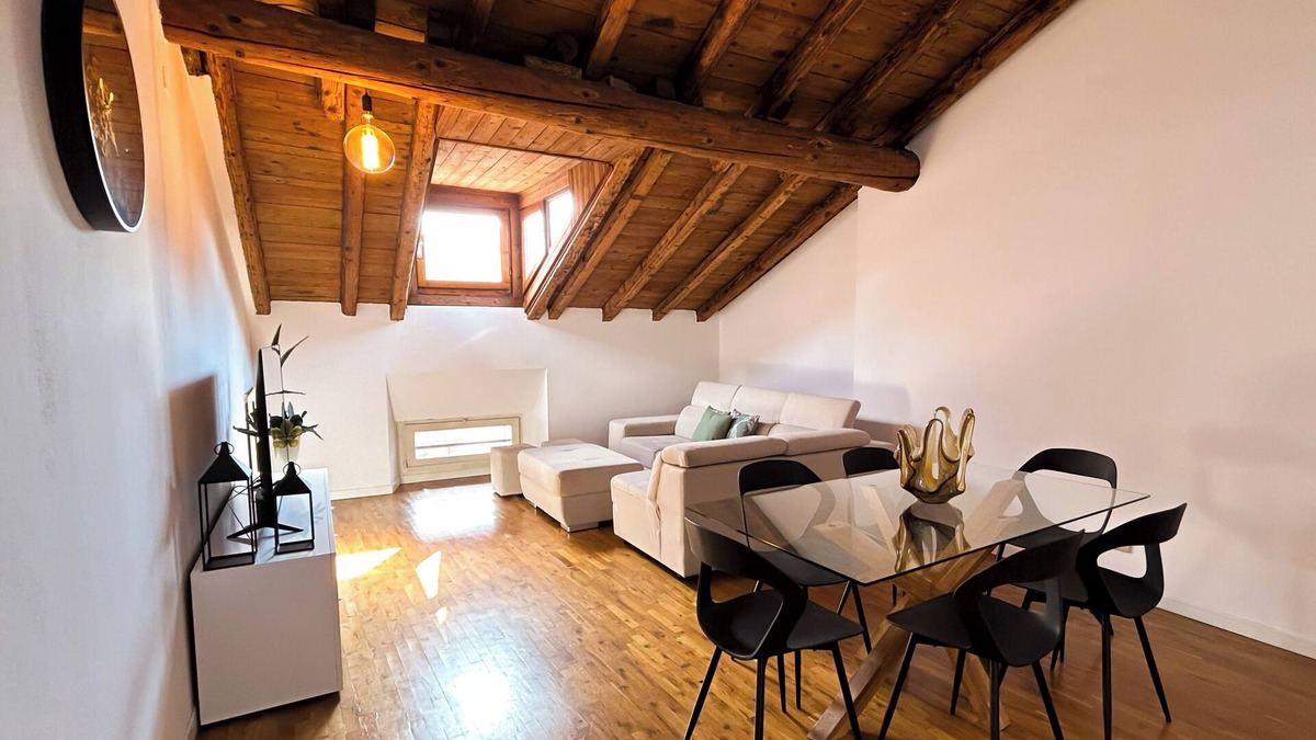 Bergamo Apartment | [Loft attic] on the Bergamo skyline