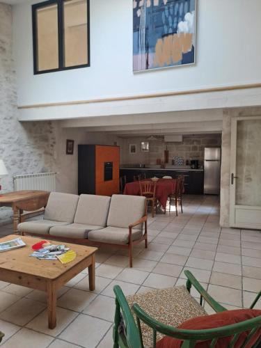 Villeneuve-les-Avignon Apartment | Loft avec patio Villeneuve les Avignon