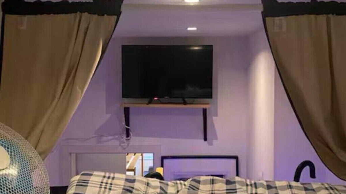 Wilmersdorf Apartment | Loft bed apartment in welcoming Berlin with WiFi, AC, washer,