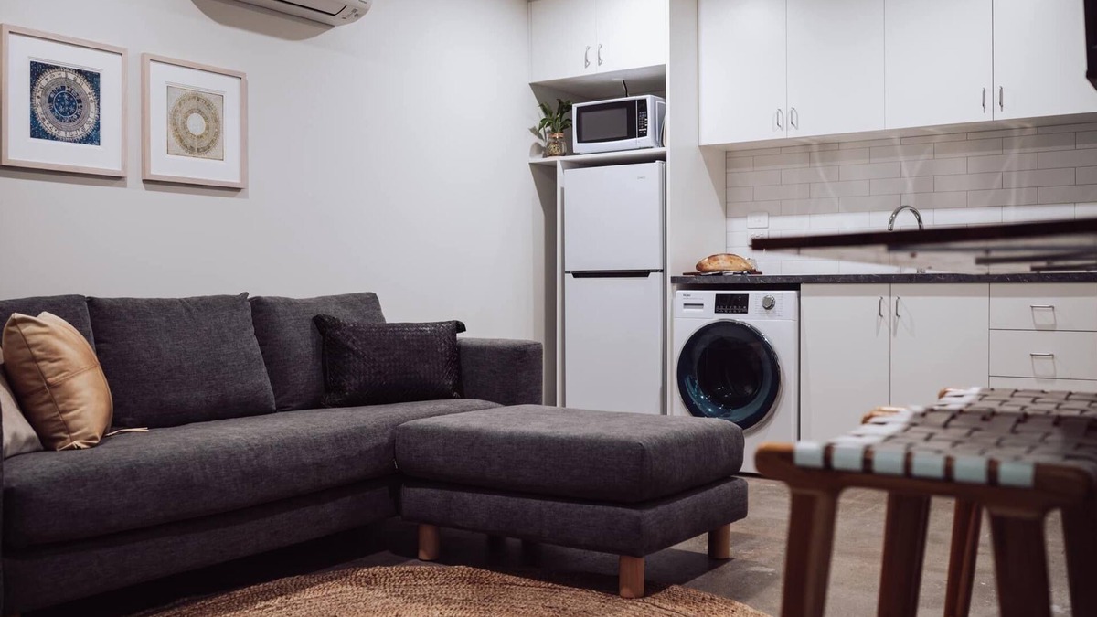 Devonport Apartment | Loft in the heart of Devonport, with bike storage