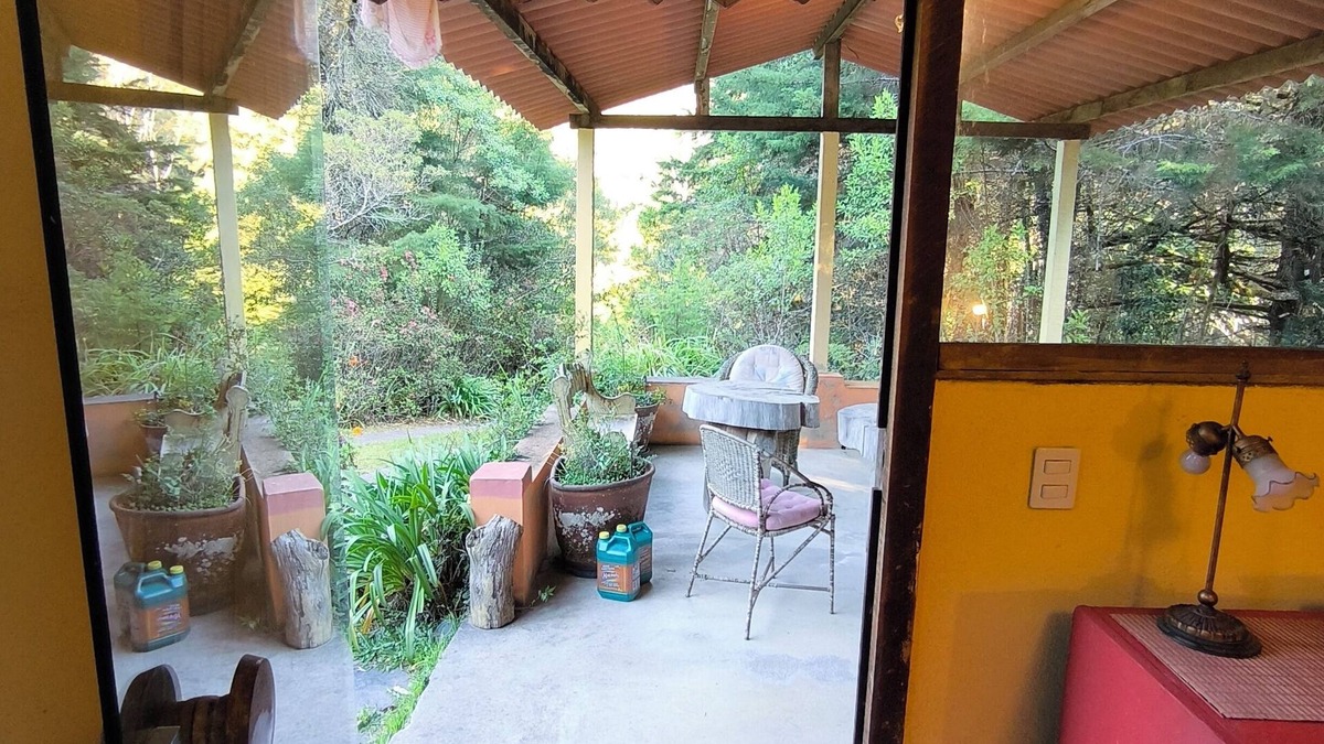 Vargem Grande House | Loft na Floresta com Trilhas e Lago. Jardim Exuberante, Pássaros céu Espetacular