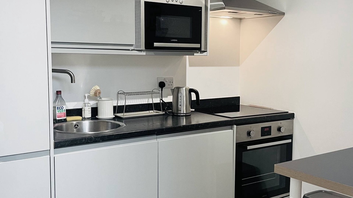 Leabridge Apartment | Loft style studio in the heart of Clapton, London