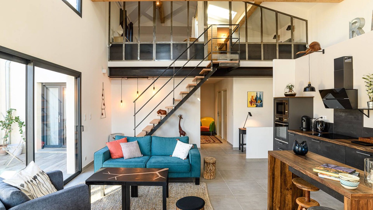Vernegues House | LOFT VILLAGE HOUSE+AIR CONDITIONING+TERRACE, NEAR THE GOLF COURSE.