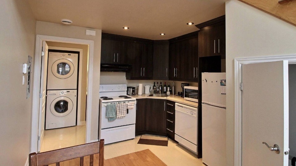 Bellerive Apartment | Loft with mezzanine and 16-foot ceilings near all amenities