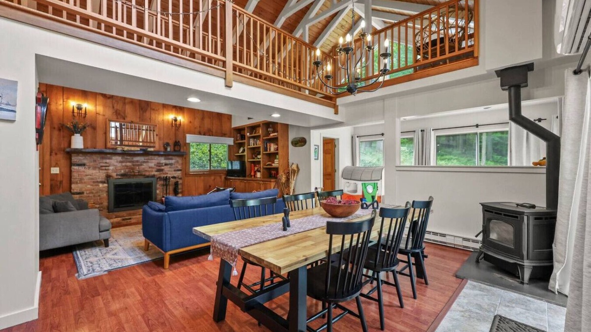Housatonic House | Lofted Hideaway on Pixley Hill