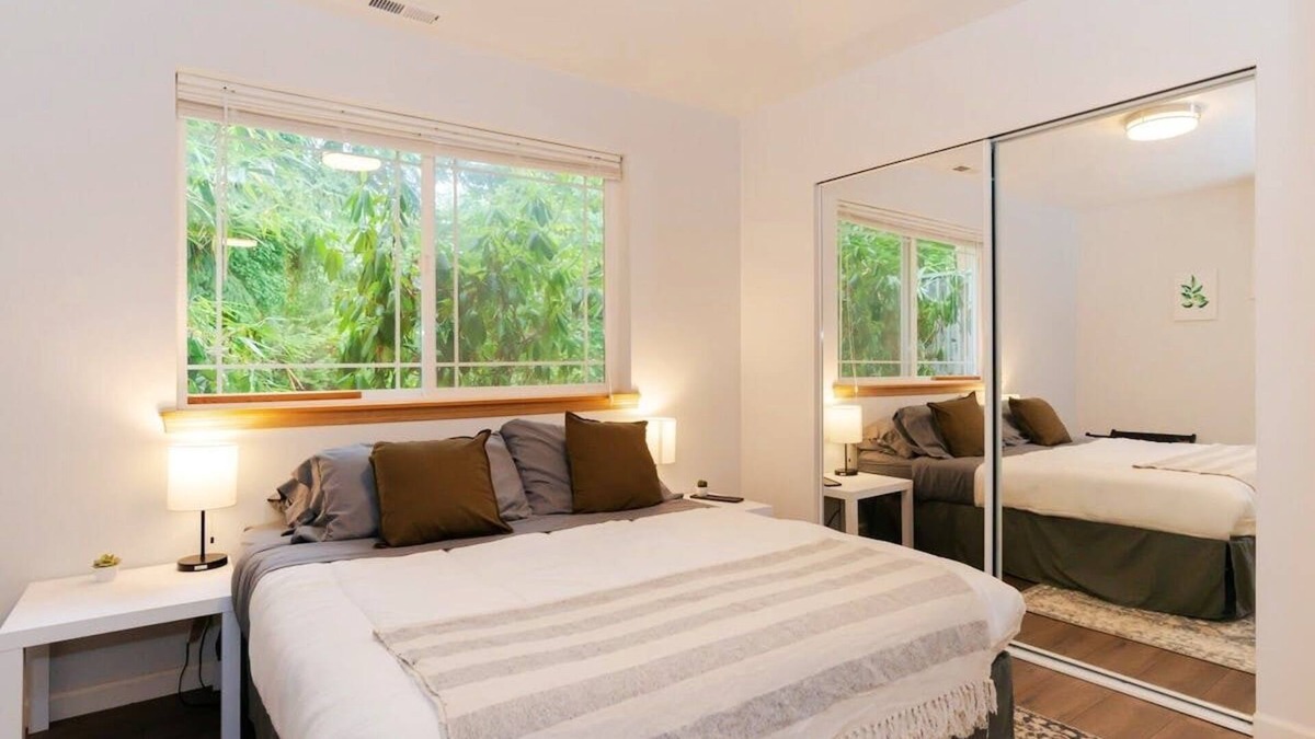 Shoreline Apartment | Loftium | Charming Private Guest Suite In Shoreline!