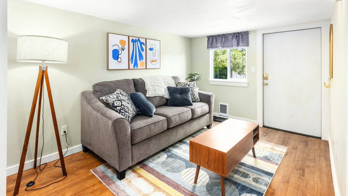 Southeast Magnolia Apartment | Loftium | Fabulous & Chic Guest Suite in Magnolia!
