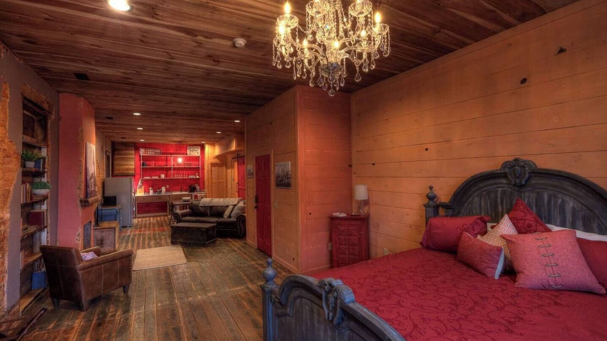 Walhalla Apartment | LOFTS OVER MAIN ~ Walhalla Studio