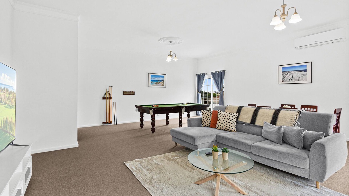Barrack Heights House | Loftus Spacious Getaway