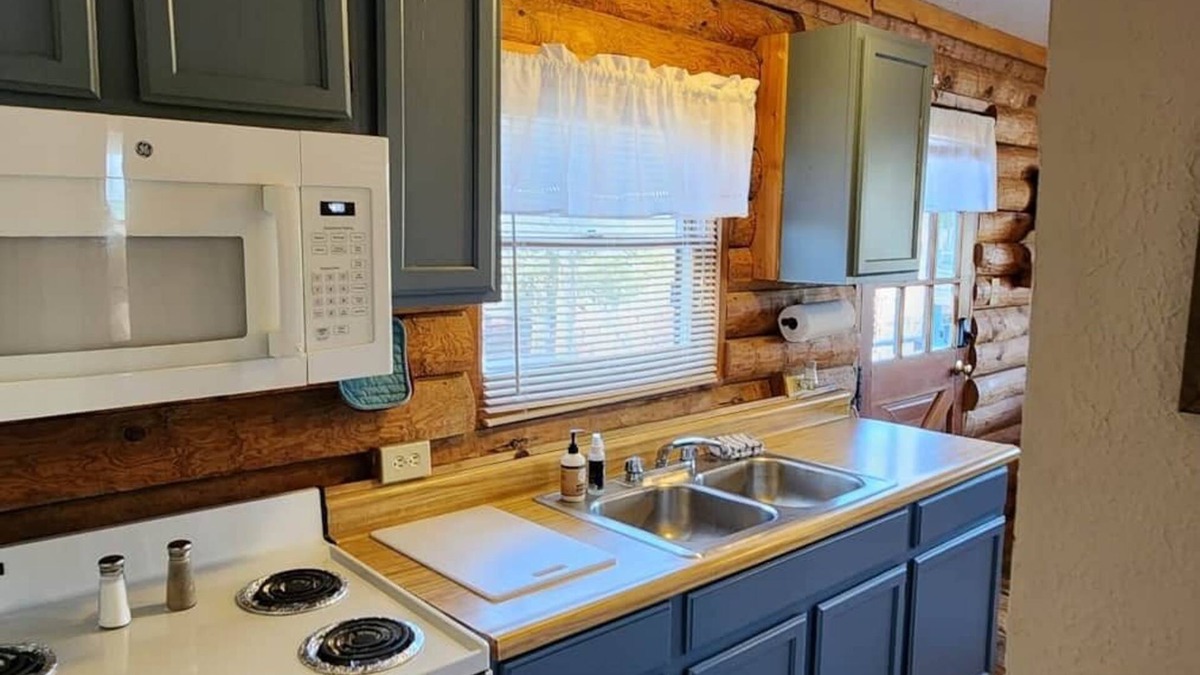 Schnellville House | Log Cabin 3 at Osborn Boat Ramp on Patoka Lake