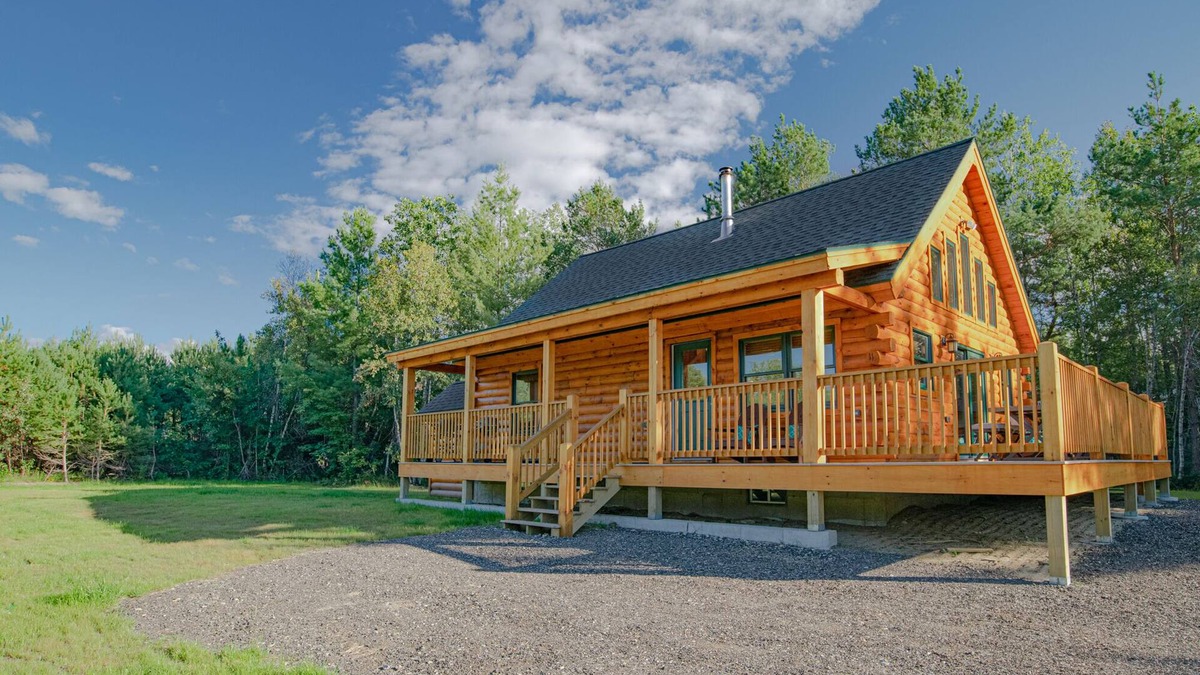 Twin Mountain Cabin | Log Cabin, 5mi to Bretton Woods Ski & 12mi to Cannon, private snowmobile access