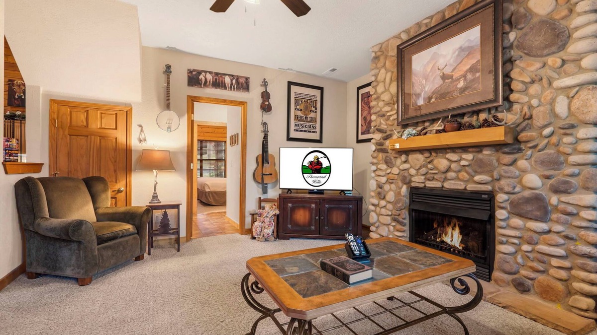 Branson Theater District Cabin | Log Cabin Getaway - Five minutes from Branson Shopping & Entertainment!