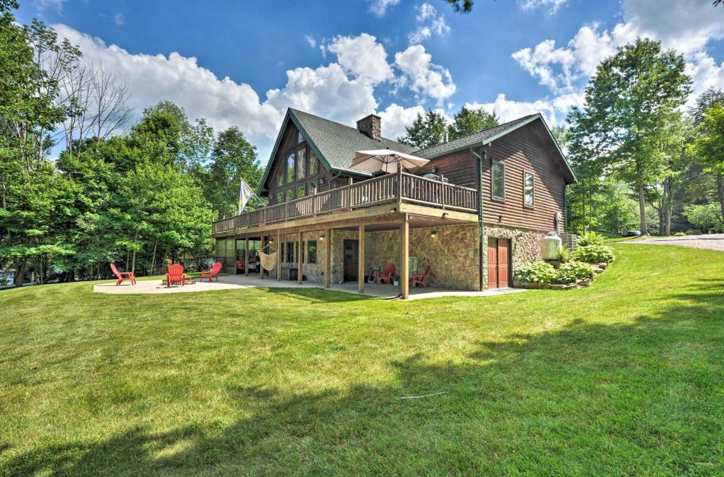 Indian Lake House | Log Cabin Getaway on Double Lot at Indian Lake!