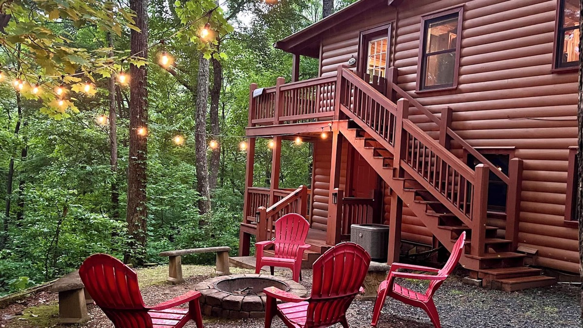 East Ellijay Cabin | Log Cabin : hot tub, pool table, Pac-Man, double decks-kids & dog friendly