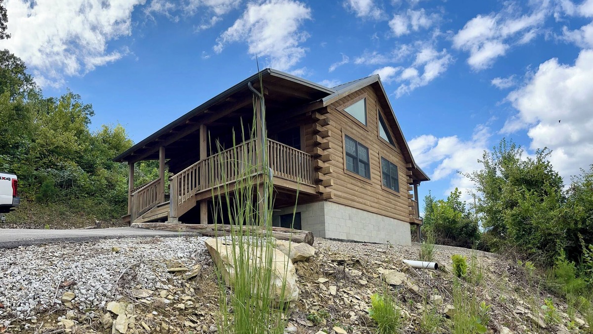 Logan Cabin | Log Cabin in the Heart of Hocking Hills! - TreeTop