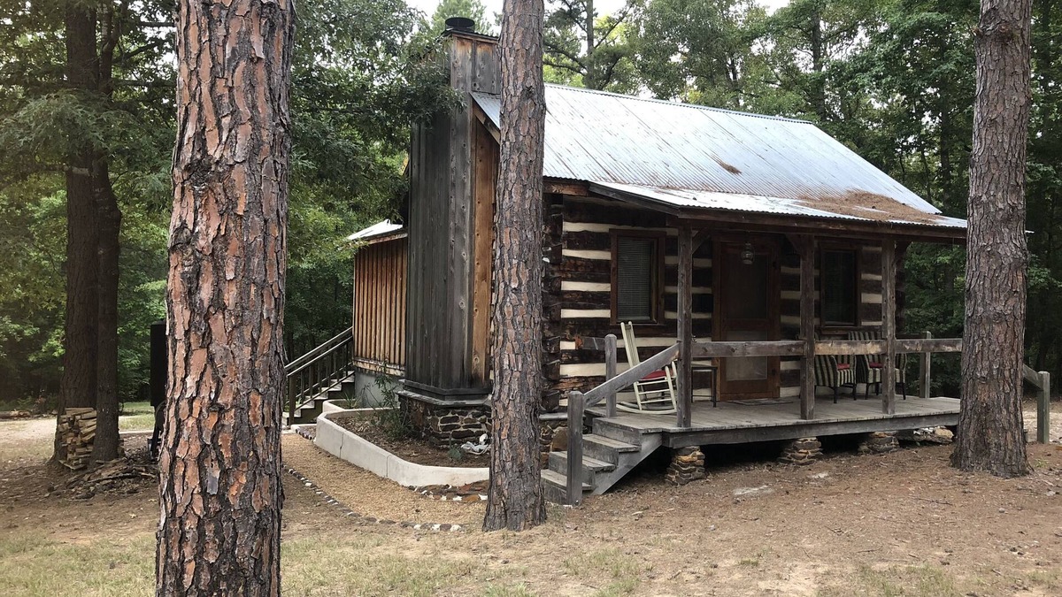 Lindale Cabin | Log Cabin in Woods W/Trail & Scavenger Hunt Wood Fireplace, Lindale Canton Tyler
