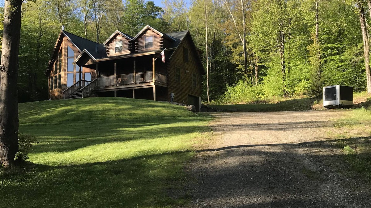 Chester Cabin | Log cabin near Okemo/Ludlow on 25 acres borders state forest w/trails nearby