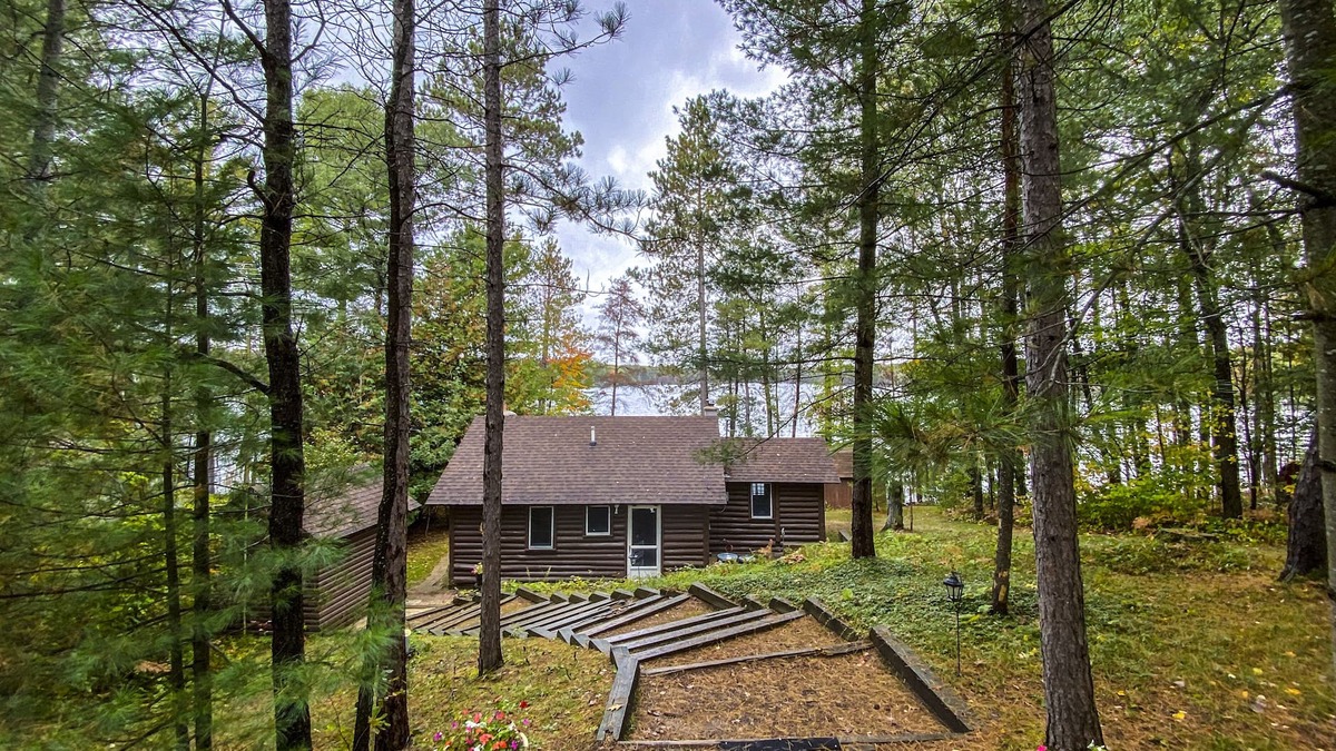 Johannesburg Cabin | Log Cabin on All-Sport Lake