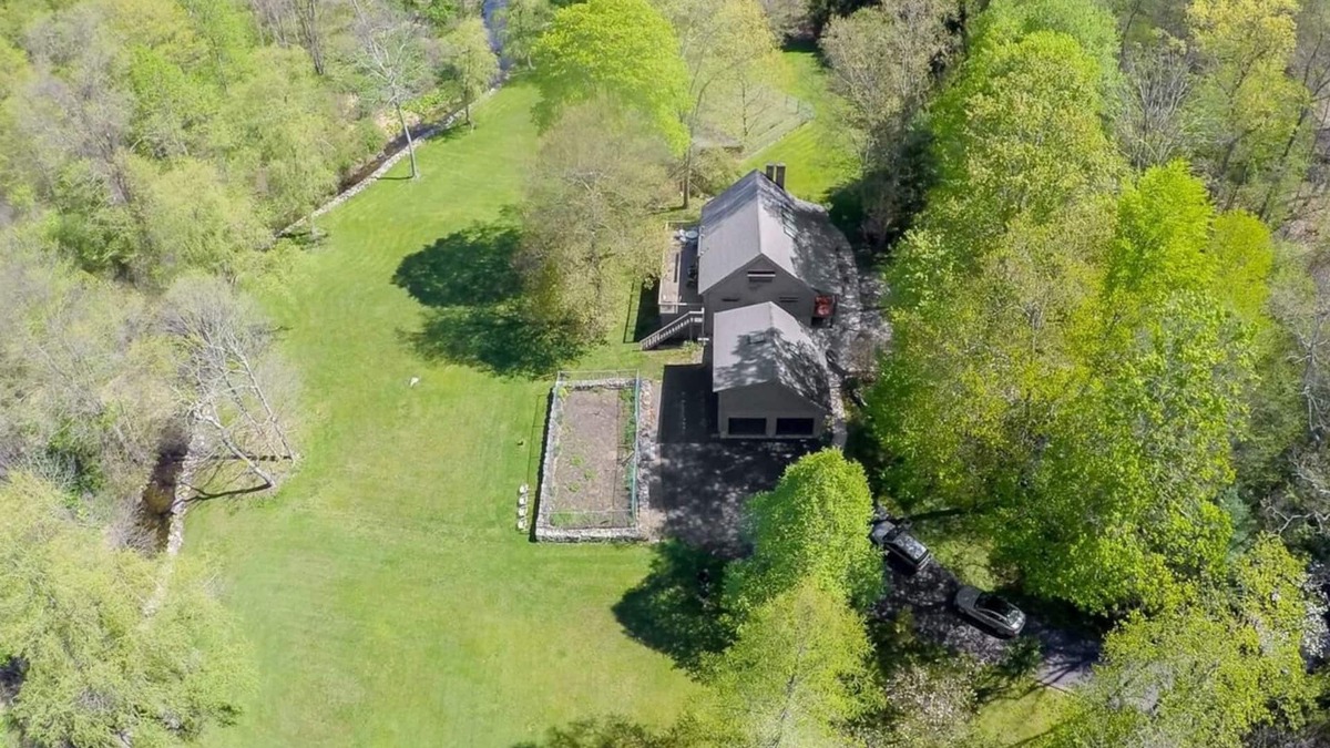 Putnam Valley House | Log Cabin on Quiet 20 Acres