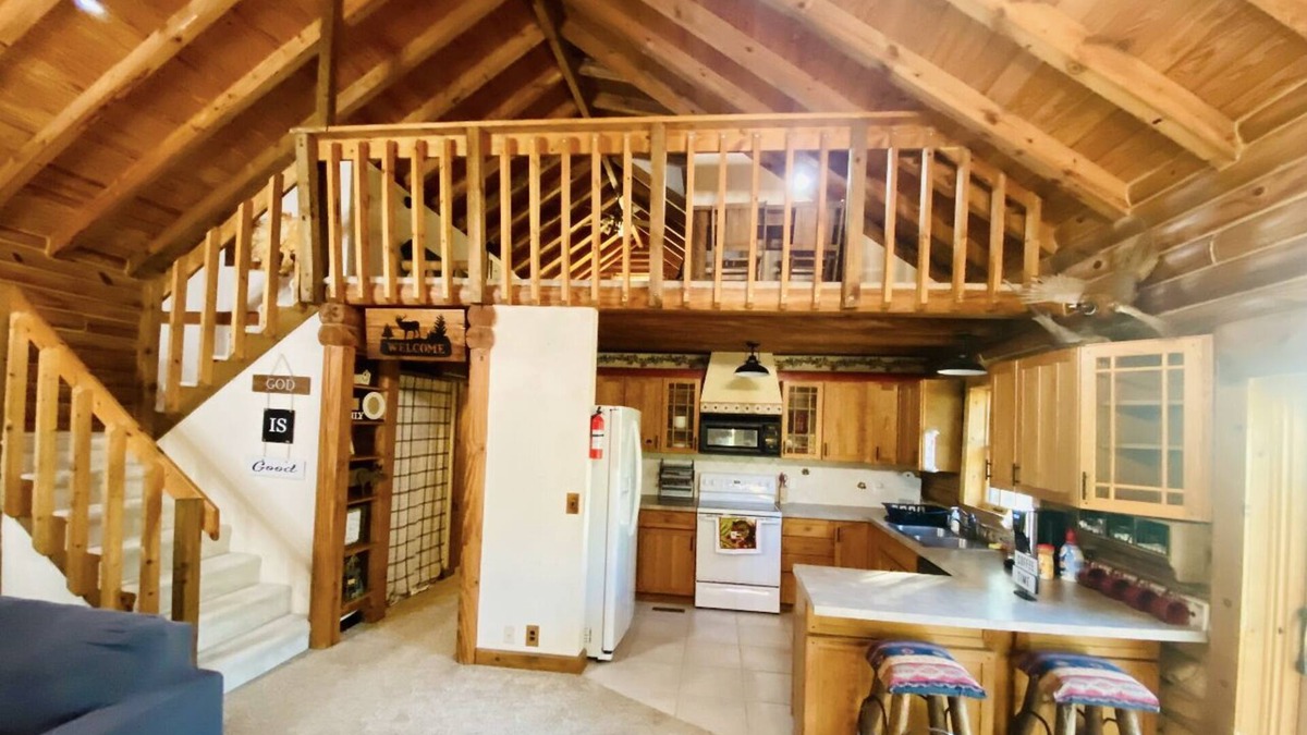 Augusta Cabin | Log Cabin On The Bluff